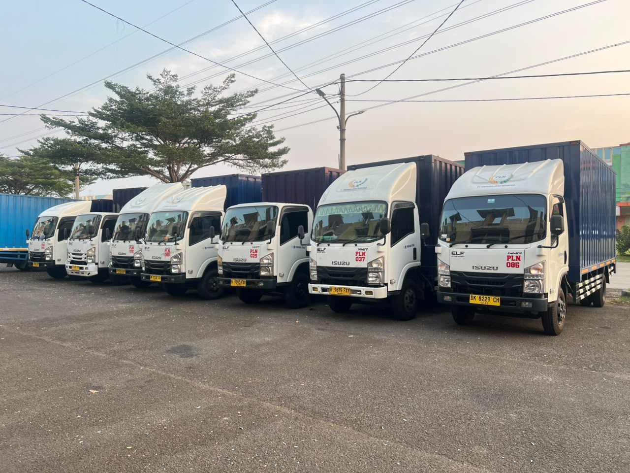 Barisan Truk Isuzu PLN
